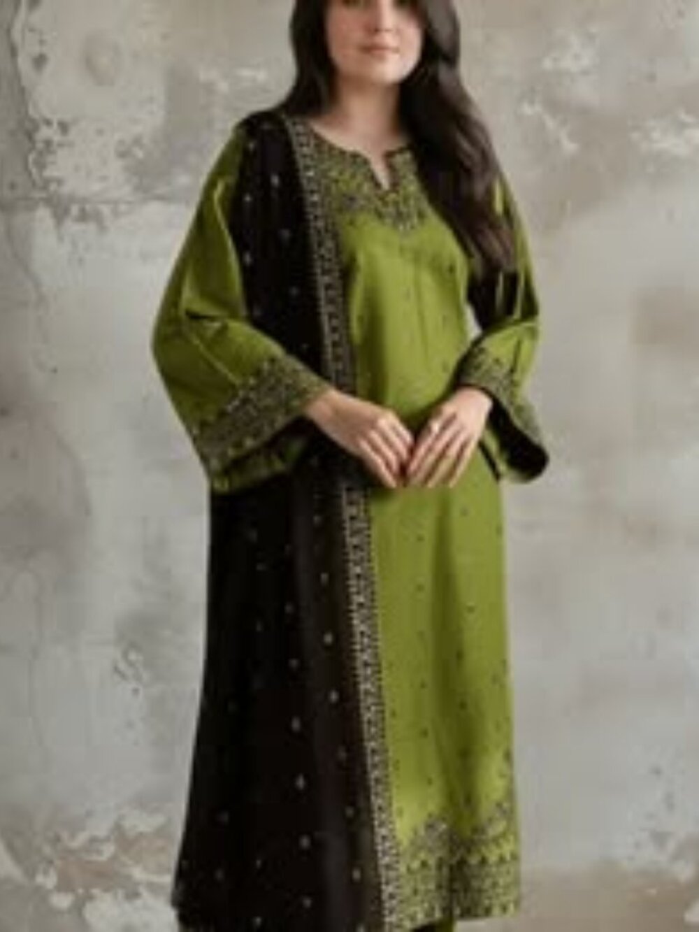 New -3 piece - Embroidered Suit with Chiffon Dupatta - Pakistani SIZE M to L